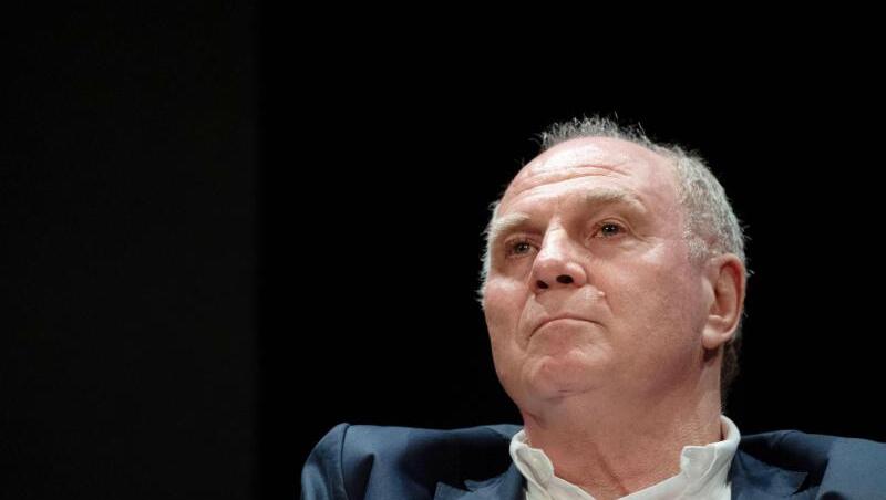 Uli Hoeneß, Präsident des Fußball-Bundesligisten FC Bayern München. Foto: Marijan Murat/Archivbild Uli Hoeneß, Präsident des Fußball-Bundesligisten FC Bayern München. Foto: Marijan Murat/Archivbild