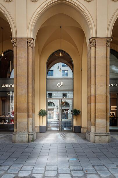 In einem der Bürcklein-Gebäude in bester Lage: Der Giulia-&-Romeo-Store in der Maximilianstraße. In einem der Bürcklein-Gebäude in bester Lage: Der Giulia-&-Romeo-Store in der Maximilianstraße.