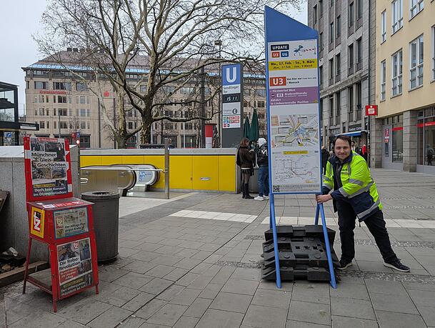 Die Fahrgastinformation zur Maßnahme und dem Ersatzverkehr ist bereits angelaufen. Die Fahrgastinformation zur Maßnahme und dem Ersatzverkehr ist bereits angelaufen.