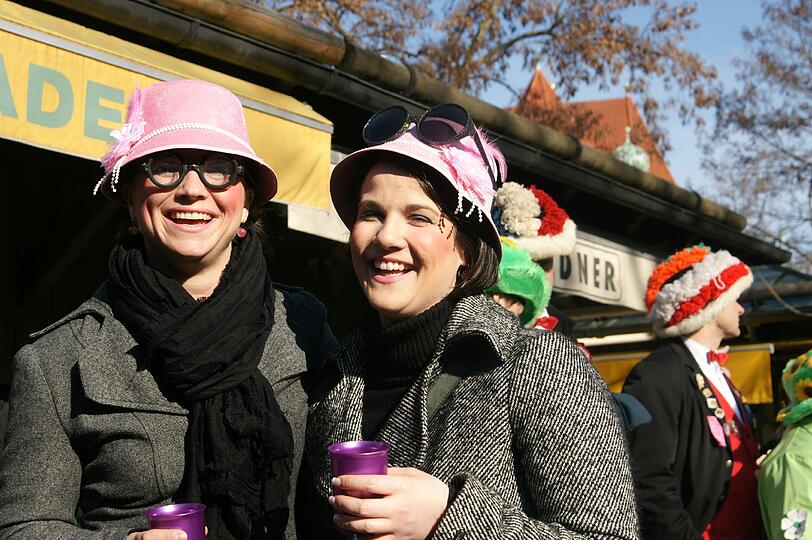 So feiert München Fasching auf dem Viktualienmarkt - sehen Sie hier die Bilder...