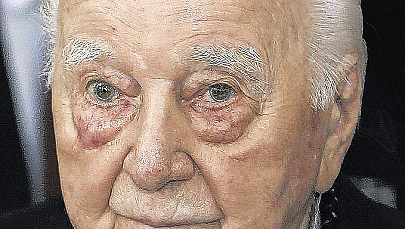 Wegen der Beschäftigung von Zwangsarbeitern war die Verleihung der Ehrenbürgerwürde umstritten: CSU-OB Ludwig Scholz ( ) und Karl Diehl.