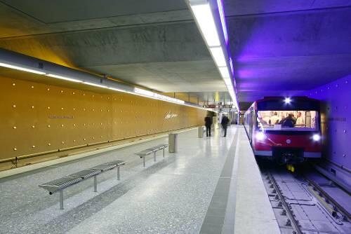 Einladung in blauen Untergrund: Der U3-Endbahnhof Gustav-Adolf-Straße (Architekt Andreas Sack) ist &bdquo;Architektouren&ldquo;-Ziel.