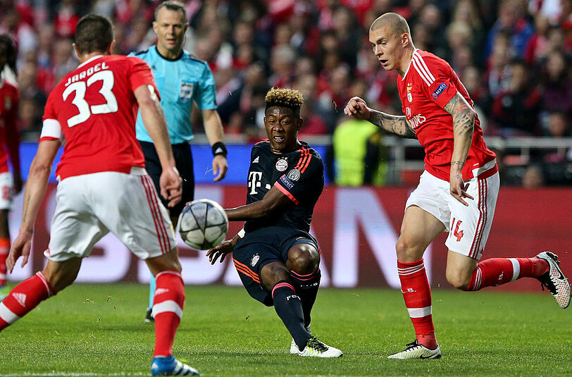 David Alaba: Note 3. Weil Bernat draußen blieb, gab der Österreicher den Linksverteidiger. Beim 0:1 irritierte er seinen Torhüter. Ansonsten mit gewohnter Ruhe und Umsicht in seinen Aktionen.