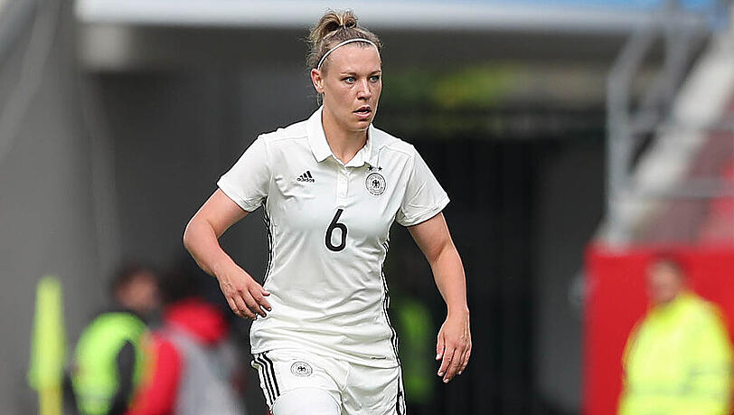 Bayern-Trainer Thomas Wörle attestiert Kristin Demann "große Schritte in ihrer Entwicklung gemacht hat, sei es bei uns oder in der Nationalmannschaft". Bayern-Trainer Thomas Wörle attestiert Kristin Demann "große Schritte in ihrer Entwicklung gemacht hat, sei es bei uns oder in der Nationalmannschaft".