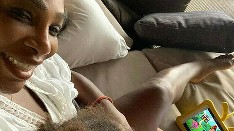 Serena Williams mit Töchterchen Olympia beim Zeitvertreib