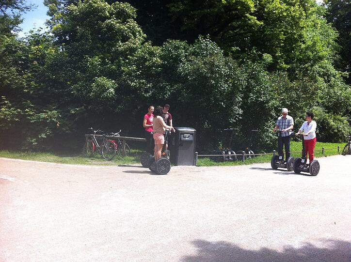 Wem das Radeln zu heiß wird, nimmt sich, weniger sportlich, ein Segway.