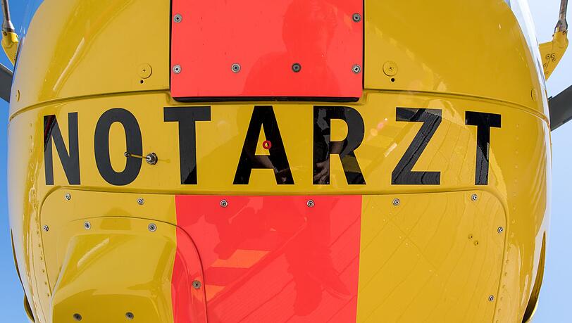 Ein Notarzt aus dem alarmierten Rettungshubschrauber kann nur noch den Tod des Mannes feststellen. (Symbolbild)