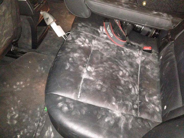 Nach einer Kontrolle in Esslingen postet er Fotos von seinem Auto - Drogensuchhunde sollen den Innenraum zerkratzt haben.