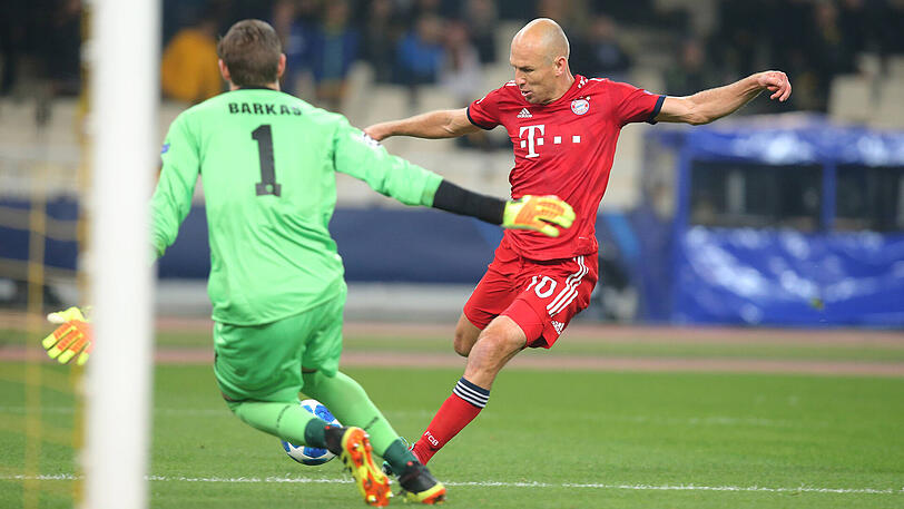 ARJEN ROBBEN, NOTE 4: Ärgerte sich über Lewandowskis Soli, war aber bei seinen Antritten über rechts auch nicht kreativer und zielsicherer. Schwache Torabschlüsse &ndash; wenigstens führte ein Schuss auf Umwegen zum 1:0.