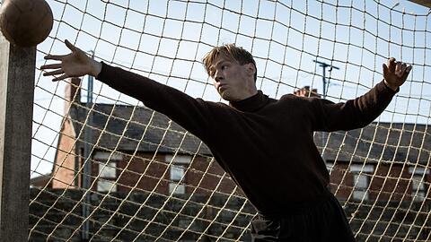 Bert Trautmann (David Kross) wurde sowohl mit dem Order of the British Empire als auch mit dem Bundesverdienstkreuz ausgezeichnet.