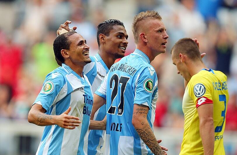 Sind nach ihren Länderspielreisen zurück an der Grünwalder Straße: Daylon Claasen, Rubin Okotie und Marius Wolf.