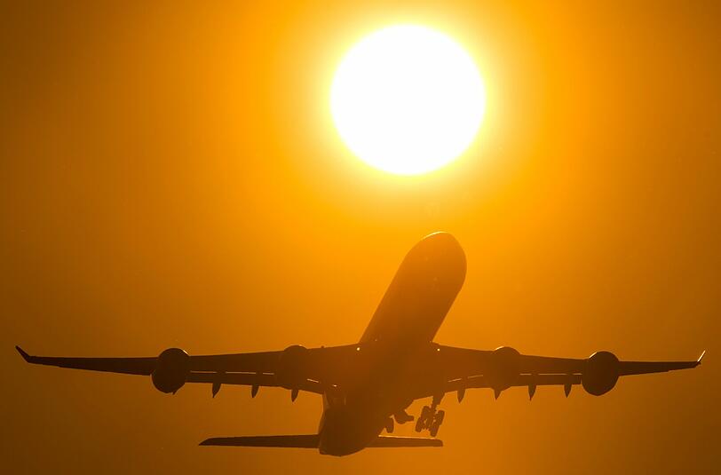 Die Flugsicherung erwartet jährlich gerade mal ein Prozent mehr Starts, Landungen und Überflüge. Vor allem Angebote von Billigfliegern nehmen zu. Foto: Daniel Reinhardt
