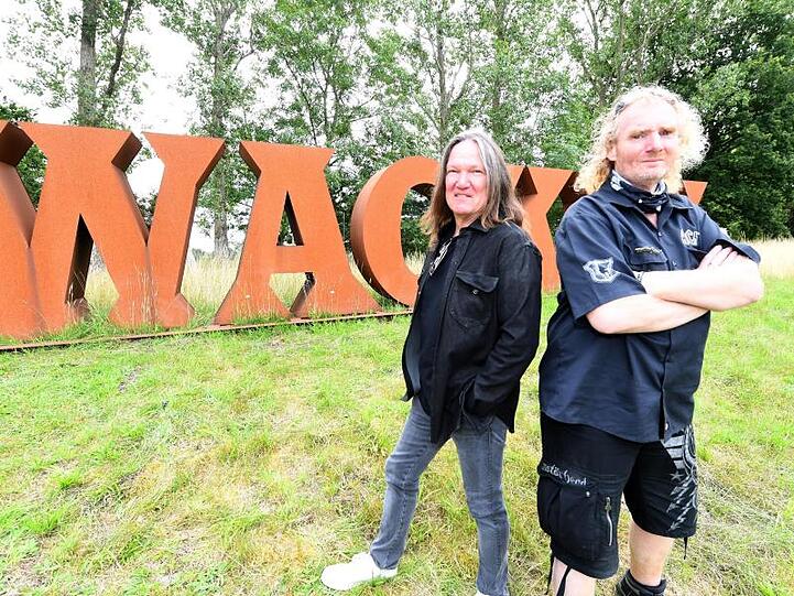 Thomas Jensen (r) und Holger Hübner, Veranstalter des WOA, lassen das Festival Corona-bedingt als Online-Event starten.