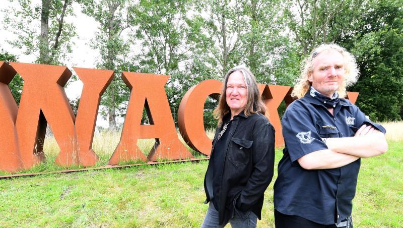 Thomas Jensen (r) und Holger Hübner, Veranstalter des WOA, lassen das Festival Corona-bedingt als Online-Event starten. Thomas Jensen (r) und Holger Hübner, Veranstalter des WOA, lassen das Festival Corona-bedingt als Online-Event starten.