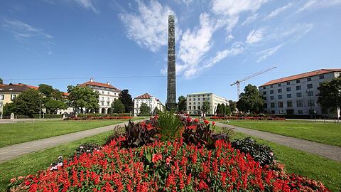 Sicherlich eine der schönsten Münchner Platzanlagen: der Karolinenplatz mit dem Obelisken in der Mitte.