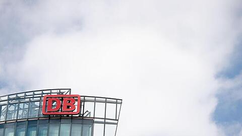 "Wir müssen nicht auf Teufel komm raus heiße Luft transportieren", sagte der GDL-Vorsitzende Claus Weselsky. "Wir müssen mindestens auf 50 Prozent runter.".