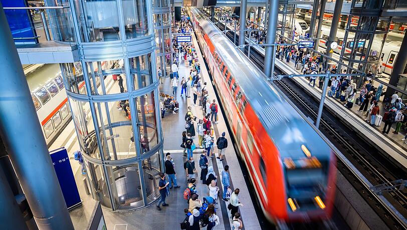 Am letzten Wochenende, an dem das 9-Euro-Ticket noch gültig war, nutzten vielen Menschen das Angebot noch mal für einen Ausflug.