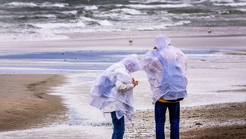 Sturmböen sorgen in Norddeutschland für einzelne Sperrungen und Ausfälle – größere Schäden bleiben aus. Sturmböen sorgen in Norddeutschland für einzelne Sperrungen und Ausfälle – größere Schäden bleiben aus.