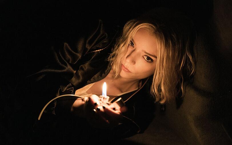 Nach einem großen Coup ist die Betrügerin Lucky (Anya Taylor-Joy) plötzlich auf sich allein gestellt und in stetiger Gefahr. Nach einem großen Coup ist die Betrügerin Lucky (Anya Taylor-Joy) plötzlich auf sich allein gestellt und in stetiger Gefahr.