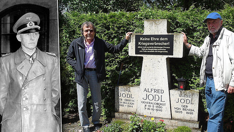 Links: Alfred Jodl war Chef des Wehrmachtsführungsstabes und wurde bei den Nürnberger Prozessen zum Tode verurteilt. Rechts: Der Aktionskünstler Wolfram P. Kastner (r) und sein Mitstreiter Jürgen Arnold neben der Informationstafel am Ehrenmal auf der Fraueninsel. Links: Alfred Jodl war Chef des Wehrmachtsführungsstabes und wurde bei den Nürnberger Prozessen zum Tode verurteilt. Rechts: Der Aktionskünstler Wolfram P. Kastner (r) und sein Mitstreiter Jürgen Arnold neben der Informationstafel am Ehrenmal auf der Fraueninsel.