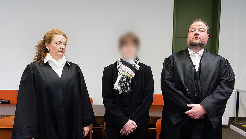 15 Jahre Haft und lebenslanges Berufsverbot: So lautet das Urteil gegen die Horror-Hebamme. 15 Jahre Haft und lebenslanges Berufsverbot: So lautet das Urteil gegen die Horror-Hebamme.