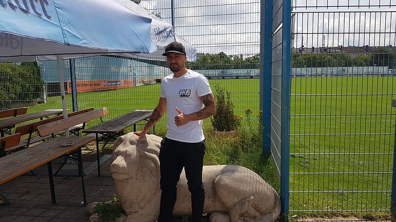 Timo Gebhart am Montag bei seiner Ankunft am 1860-Trainingsgelände.