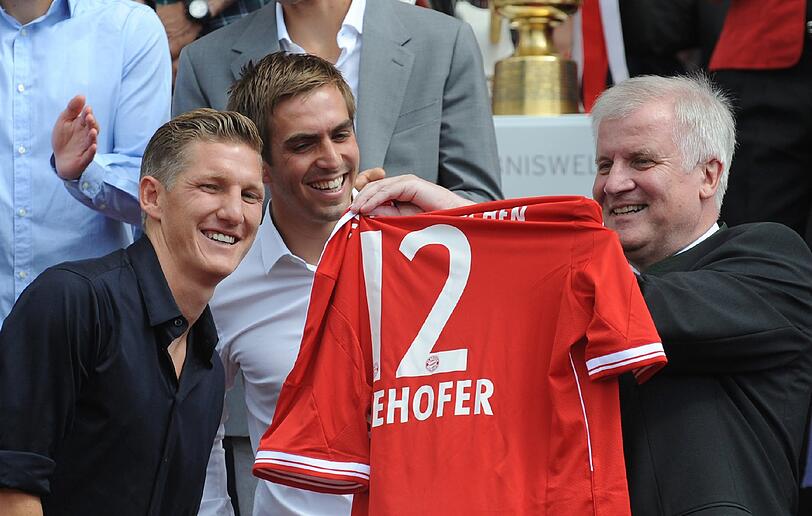 Horst Seehofer lud die Bayern anlässlich des Triumphes in der Vorsaison ein. Hier die Bilder vom offiziellen Empfang in der Staatskanzlei.