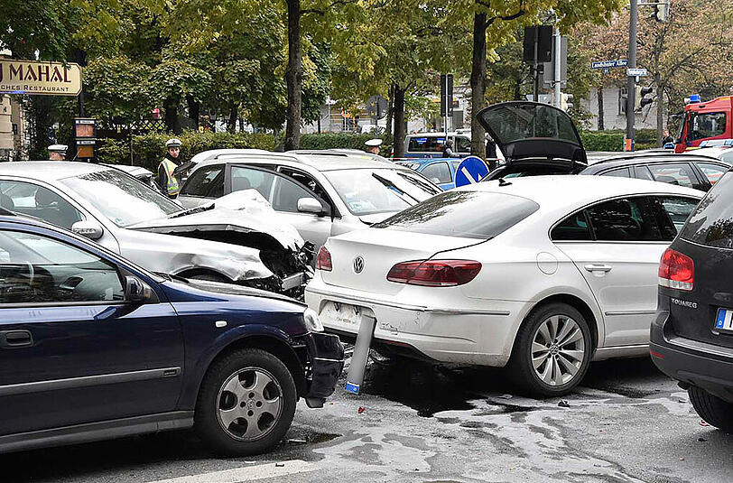 Die Bilder von der Massenkarambolage auf der Nymphenburger Straße.