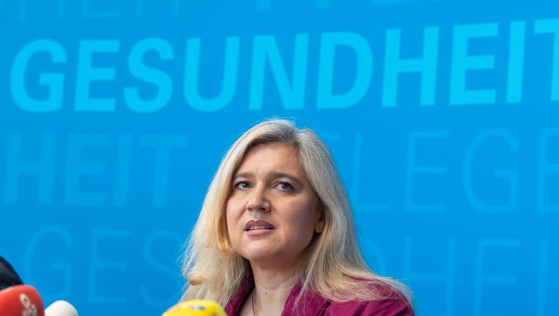 Melanie Huml (CSU) spricht auf einer Pressekonferenz. Foto: Peter Kneffel/dpa Melanie Huml (CSU) spricht auf einer Pressekonferenz. Foto: Peter Kneffel/dpa