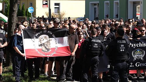 Mehrere CDS-Veranstaltungen waren zuletzt begleitet von Aktionen rechter Gruppen, wie hier in Bautzen. (Archivfoto)