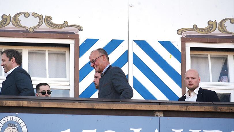 Friedrich Merz und Lars Klingbeil auf der Wiesn. Friedrich Merz und Lars Klingbeil auf der Wiesn.