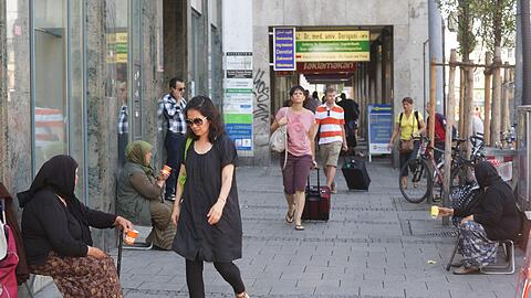 Die Bettler-Banden sind zurück in München.