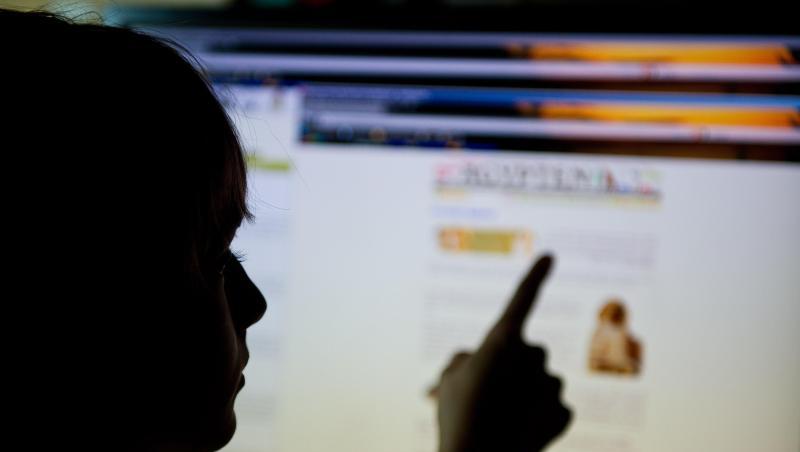 Mehr als jeder Zweite der 12- bis 17-Jährigen in Deutschland hat in den vergangenen zwölf Monaten sexuelle Inhalte oder Darstellungen gesehen - meist im Internet. Mehr als jeder Zweite der 12- bis 17-Jährigen in Deutschland hat in den vergangenen zwölf Monaten sexuelle Inhalte oder Darstellungen gesehen - meist im Internet.