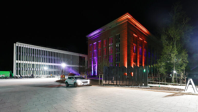 Vor kurzem noch Baustelle, jetzt ein kultureller Treffpunkt im Münchner Westen. Die nächste S-Bahnstation ist Langwied. Vor kurzem noch Baustelle, jetzt ein kultureller Treffpunkt im Münchner Westen. Die nächste S-Bahnstation ist Langwied.