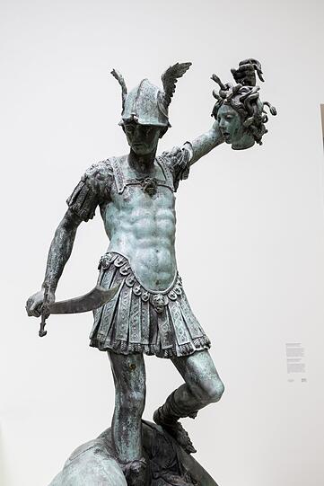 Nicht nur bei Hubert Gerhard triumphiert Perseus mit dem abgeschlagenen Haupt der Medusa, aber in dieser Version tut er&lsquo;s besonders elegant. Die Skulptur kam aus der M&uuml;nchner Residenz nach Amsterdam.