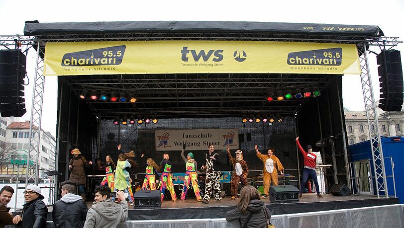 Buntes Treiben am Faschingssonntag in der Innenstadt Buntes Treiben am Faschingssonntag in der Innenstadt