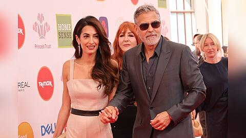 George und Amal Clooney zeigten sich händchenhaltend auf dem roten Teppich.