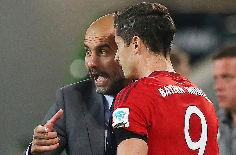 Bayern-Trainer Pep Guardiola setzt im Champions-League-Duelll mit Dinamo Zagreb auf weitere Treffer von Robert Lewandowski (rechts).