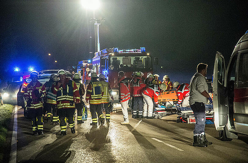 Auf der Rückfahrt vom Cannstatter Wasen starben zwei der Insassen dieses VW Polo, sechs weitere wurden verletzt.