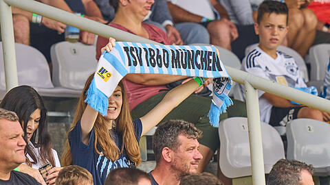 Für das Gastspiel beim SV Wehen Wiesbaden sind wieder Löwen-Fans zugelassen. (Archivbild)