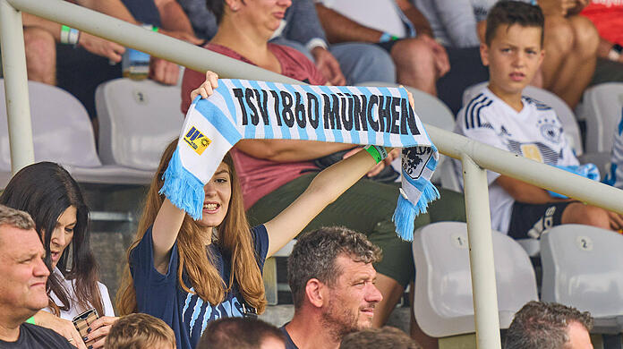 Für das Gastspiel beim SV Wehen Wiesbaden sind wieder Löwen-Fans zugelassen. (Archivbild)