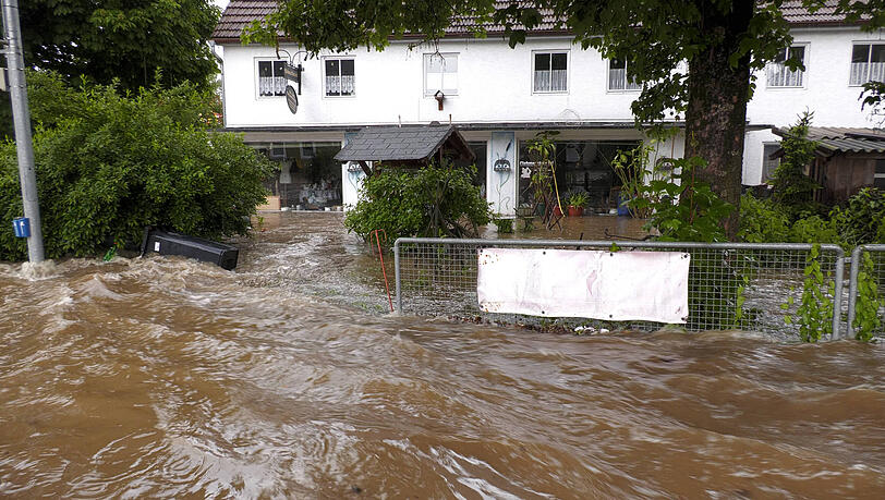 Jahrhundertflutkatastrophe an der Günz: Es herrscht Katastrophenalarm im Landkreis Günzburg. Jahrhundertflutkatastrophe an der Günz: Es herrscht Katastrophenalarm im Landkreis Günzburg.
