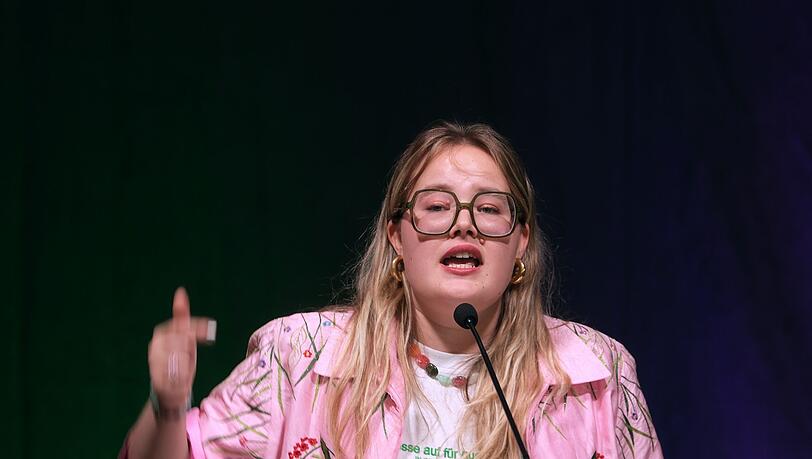 Grüne-Jugend-Chefin Henriette Held setzt wie die Grüne Jugend insgesamt auf Abgrenzung zum Kurs von Kanzler Friedrich Merz (CDU). Grüne-Jugend-Chefin Henriette Held setzt wie die Grüne Jugend insgesamt auf Abgrenzung zum Kurs von Kanzler Friedrich Merz (CDU).