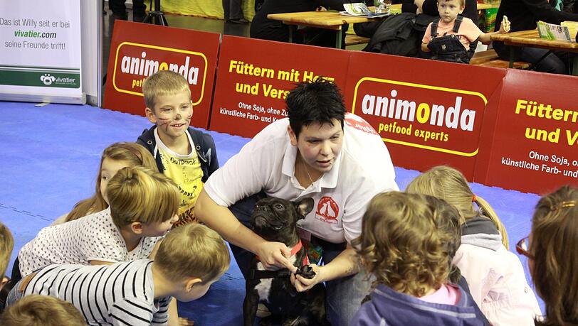 Kleine Besucher staunen auf der Heimtiermesse. Kleine Besucher staunen auf der Heimtiermesse.