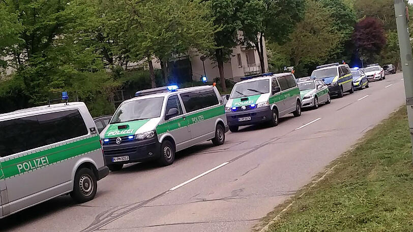 Schon auf der Werinherstraße war viel Polizei zu sehen.