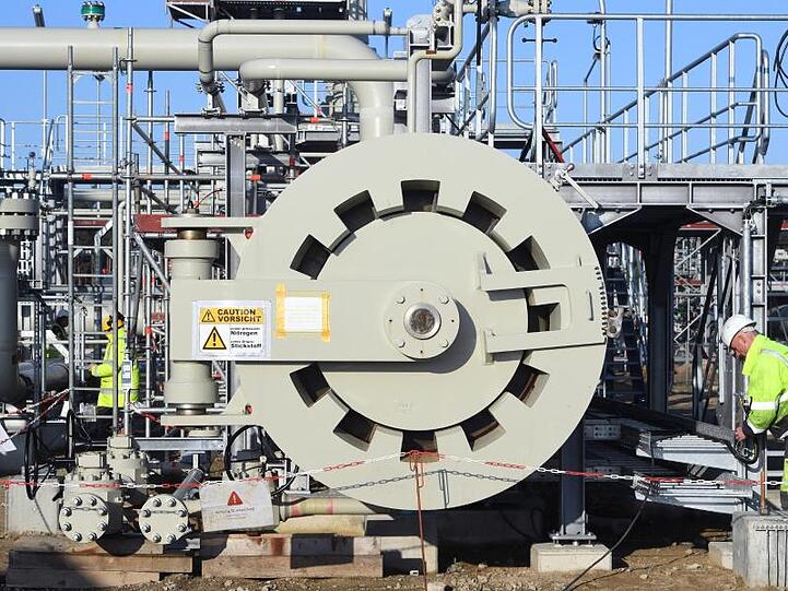Arbeiter auf einer Baustelle der Ostsee-Pipeline Nord Stream 2.