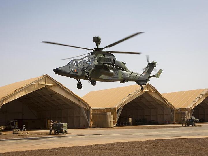Der Kampfhubschrauber war bei dem Unglück innerhalb von drei Sekunden in einen unkontrollierten steilen Sturzflug gekippt, nachdem sich der Autopilot ausgeschaltet hatte.