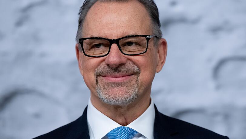 ESA-Chef Josef Aschbacher wünscht sich, dass Deutschland in der Raumfahrt wieder eine führende Rolle übernimmt. ESA-Chef Josef Aschbacher wünscht sich, dass Deutschland in der Raumfahrt wieder eine führende Rolle übernimmt.