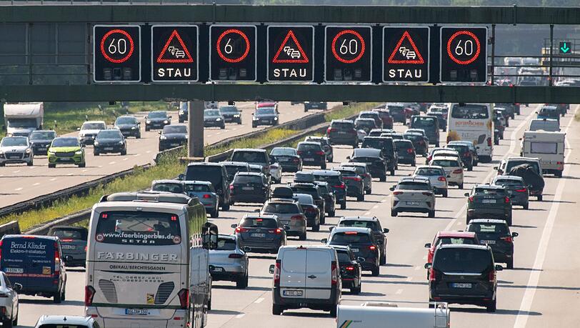 Auf den Autobahnen müssen Autofahrer am ersten Septemberwochenende viel Geduld mitbringen. (Archivfoto)