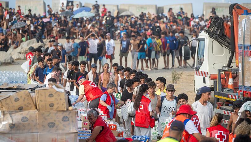 Die meisten Migranten kehrten bald freiwillig zurück, aber Tausende halten sich noch in Ceuta auf. (Archivbild) Die meisten Migranten kehrten bald freiwillig zurück, aber Tausende halten sich noch in Ceuta auf. (Archivbild)
